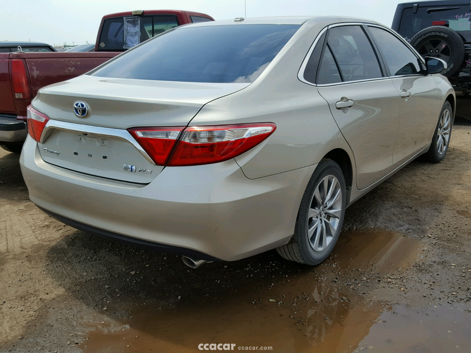 2015 Toyota Camry Hybrid SE | Salvage & Damaged Cars for Sale