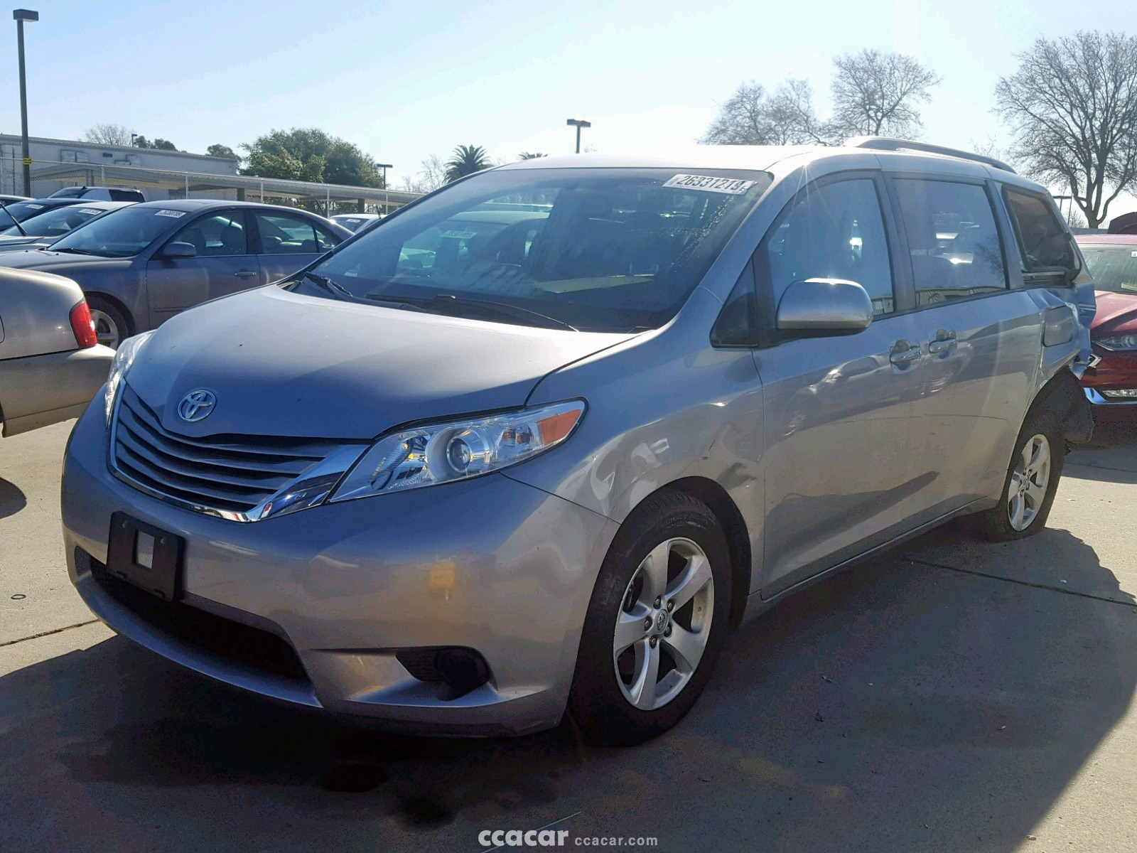 2017 Toyota Sienna LE 8-Passenger | Salvage & Damaged Cars for Sale